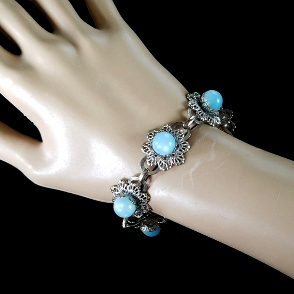 Vintage 1970s Silvertone Filigree Flower Link Bracelet - Picture 3 of 11